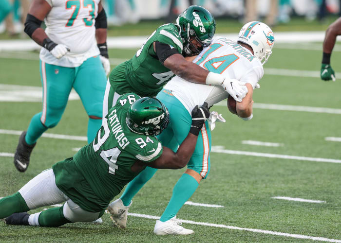 New York Jets DT Foley Fatukasi sacks Miami Dolphins QB Ryan Fitzpatrick